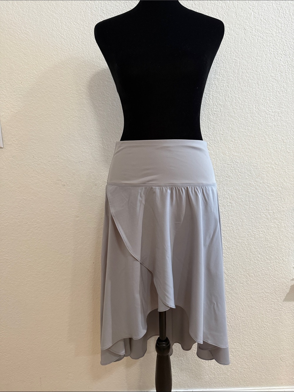 HALARA Gray High Waisted Asymmetrical Flowy Athletic Skort Skirt Size Small